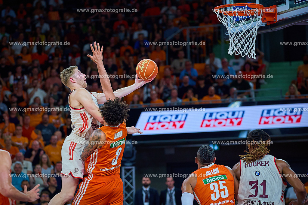 GER, ratiopharm ulm gegen FC Bayern, Basketball, 2. PlayOff, Finale, EasyCredit Bundesliga, Spielzeit 2024/2025, 18.06.2025 | GER, ratiopharm ulm gegen FC Bayern, Basketball, 2. PlayOff, Finale, EasyCredit Bundesliga, Spielzeit 2024/2025, 18.06.2025Foto: Eibner-Pressefoto/Gerald Oelze-de Stoppany