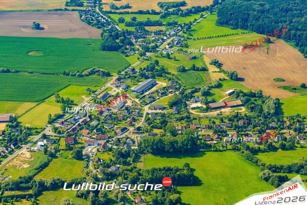 Klassische Luftaufnahme ohne Drohne zeigt:Heiligenhagen bei Satow - Die Luftbildaufnahme wurde 2025 vom UL-Flugzeug heraus erstellt ( keine Drohnenaufnahme ) - Hochauflösende Luftaufnahme -Nicht vergleichbar mit Google Maps oder Satelittenbilder- Die Geschenkidee !Mit Lizenz und Bildrechte bestellbar