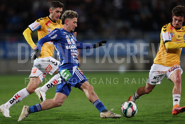 TSV Egger Glas Hartberg vs SV Oberbank Ried – Austrian Bundesliga Match | The image shows Damjan Kovacevic (Hartberg) with ball, at the Bundesliga match TSV Hartberg vs SV Ried at Profertil Arena Hartberg. 22.11.2025