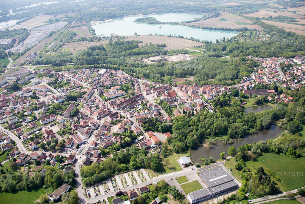 Vue aérienne: Vue de la ville à Lauterbourg dans le département Bas Rhin, France. Photo: IMG_078618.jpg prise le 08/05/2015 par Werner Riehm/FLY-FOTO.euRésolution de l'original: 5472 x 3648 px