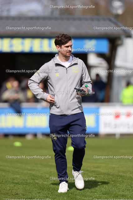 Fußball I Herren I Saison 2025-2026 I SHFV-Lotto-Pokal I Halbfinale I SV Todesfelde - VfB Lübeck 016 | Sören Gelbrecht (Teammanager, SV Todesfelde) - Realisiert mit Pictrs.com