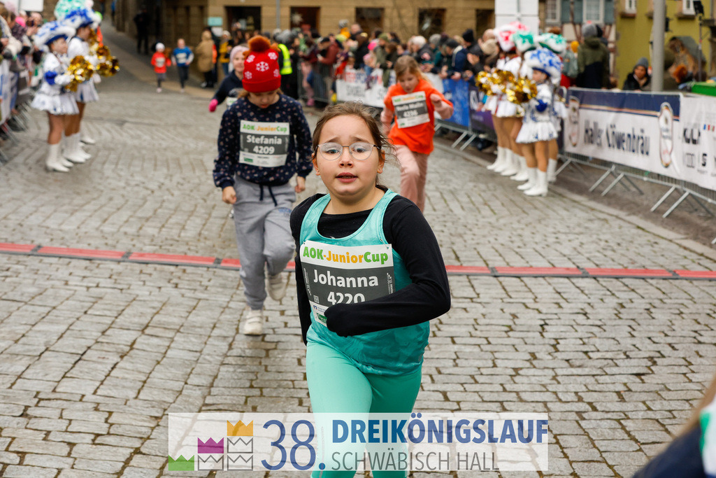 400m AOK Junior Cup | 3 Koenigslauf 2024 400m AOK Junior Cup - Realisiert mit Pictrs.com