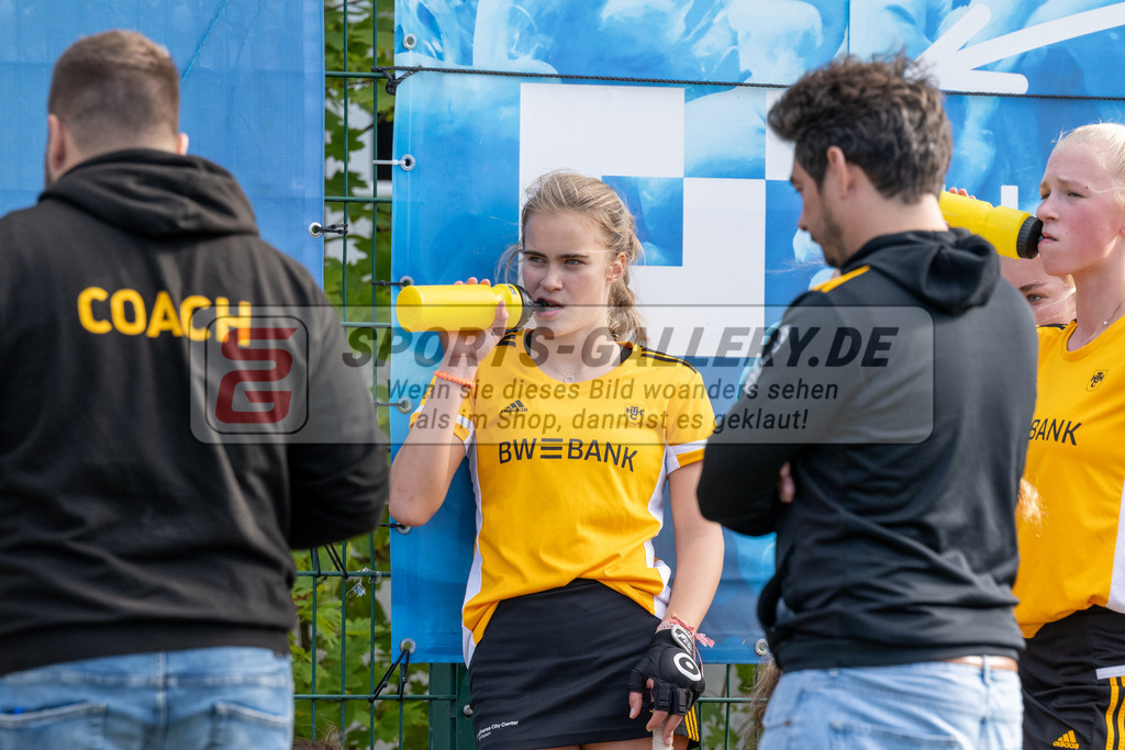 SFE_20231021_0141 | Deutsche Meisterschaft Weibliche U16 Halbfinale Düsseldorfer HC - Harvestehuder THC am 21.10.2023 in Köln (Düsseldorfer Hockeyclub 1905 e.V.), Photo: Stephan Fehrmann 2023 (Sports-Gallery)