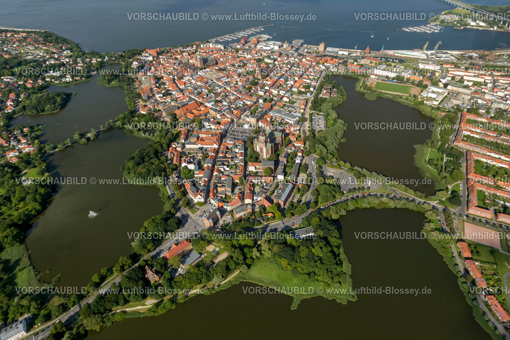 Stralsund12082086 | Stralsund, mit der von Wasser umgebenen Altstadtinsel am Strelasund,  Stralsund, Ostsee, Mecklenburg-Vorpommern, Deutschland, Europa