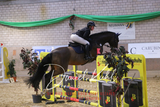 IMG_0764 | Deine Turnierfotos vom Reitturnier online kaufen: Dressur, Springen & Siegerehrung. Professionelle Pferdefotografie aus dem Rheinland – als Download & Print.Alternative: Turnierfotograf für den Pferdesport: Finde deine Fotos von Dressur- und Springturnier