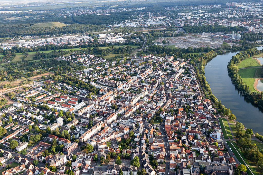 Luftbild: Fluss- Uferbereichen des Main im Ortsteil Bürgel am Main im Ortsteil Offenbach-Bürgel in Offenbach im Bundesland Hessen in Deutschland. Foto: IMG_117524.jpg vom 10.09.2019 durch Werner Riehm/FLY-FOTO.de