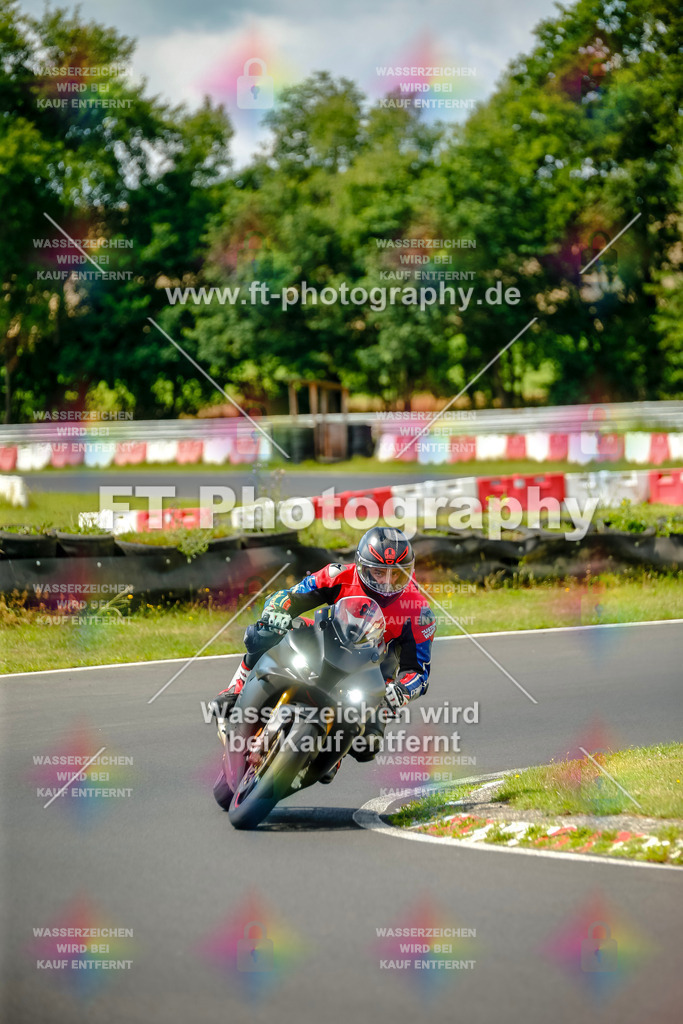 VBK-4897 | Hier findet Ihr Bilder von Touristenfahrten auf der Nürburgring Nordschleife oder von anderen Veranstaltungen die ich besucht habe. Viel Spass beim Durch Schauen 