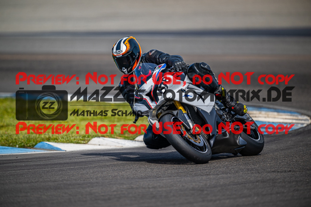 MaZZes_FotoMatrix_230410_8006 | ROT