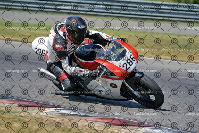 25bt04-0519 | markuskiefer.com - Realisiert mit Pictrs.com