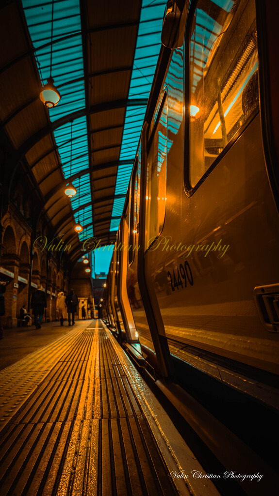 Underground 2 | Christian Vulin  - Realisiert mit Pictrs.com