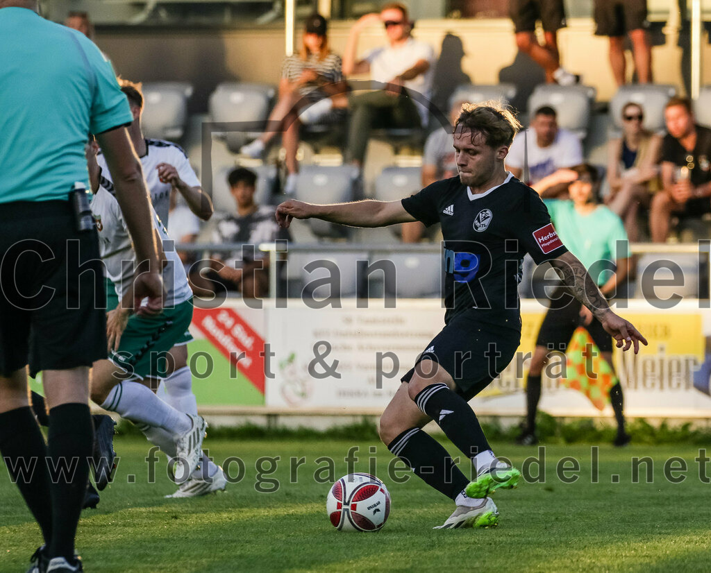 2023-08-18_082_FC_Schwaig_gegen_TSV_Kastl | Oberding, Deutschland, 18.08.2023:
Fußball, Landesliga Südost 2023 / 2024, 7. Spieltag, FC Schwaig gegen TSV Kastl, Endergebnis: 2:2

Manuel Kellermann (TSV Kastl, #27)

Foto: Christian Riedel / fotografie-riedel.net