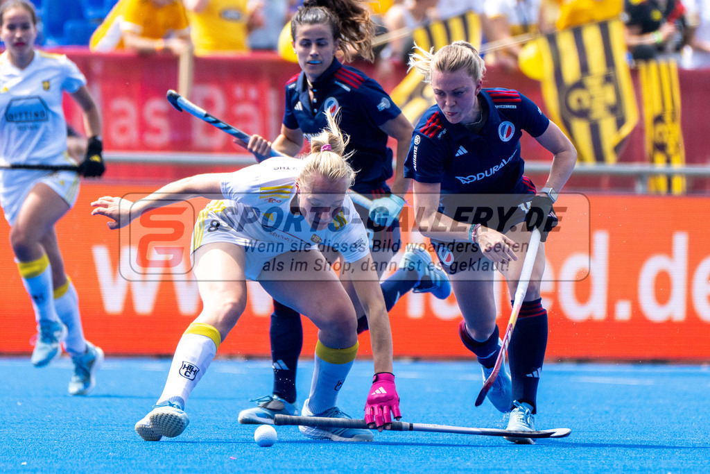 Final4_20250531-1140-HK107471 | Krefeld, Deutschland, 31.05.2025:  Feldhockey Final4 2025 – „Deutsche Feldhockey-Meisterschaften 2025“ im Gerd-Wellen-Hockeyanlage am 31.05.2025 in Krefeld, Deutschland. (Foto von Kramhöller/Fehrmann/Kaste)Krefeld, Germany, 31.05.2025: Feldhockey Final4 2025 – „Deutsche Feldhockey-Meisterschaften 2025“ in Gerd-Wellen-Hockeyanlage at 31.05.2025 in Krefeld, Deutschland. (Foto from Kramhöller/Fehrmann/Kaste)