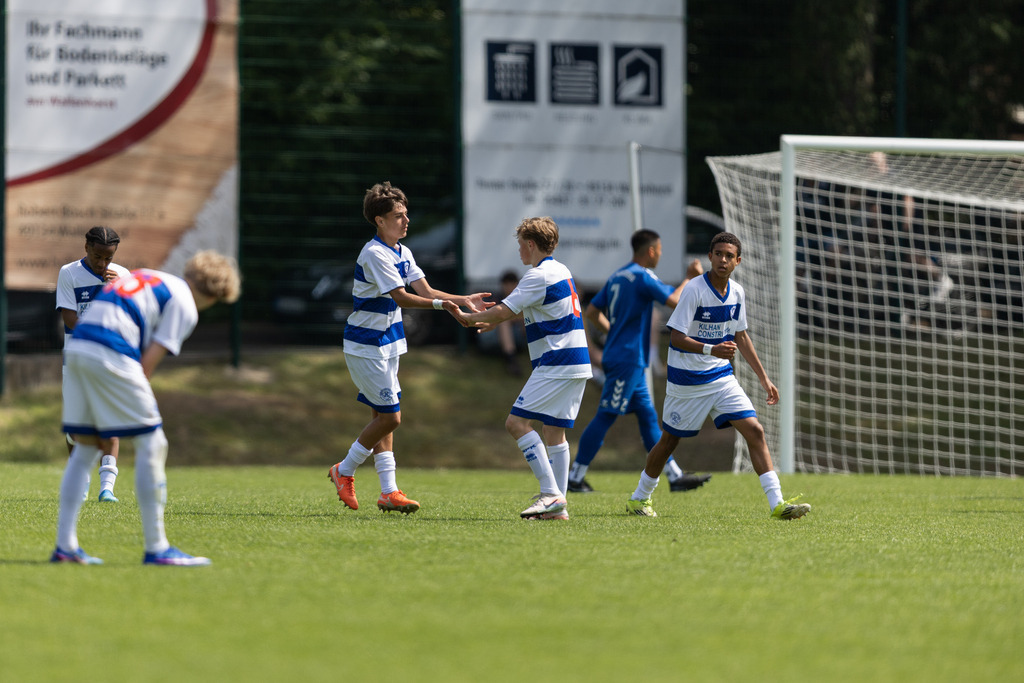 Fußball I Männer I 40. Pfingscup Hollage I 13085 | realhellocedii - Realisiert mit Pictrs.com
