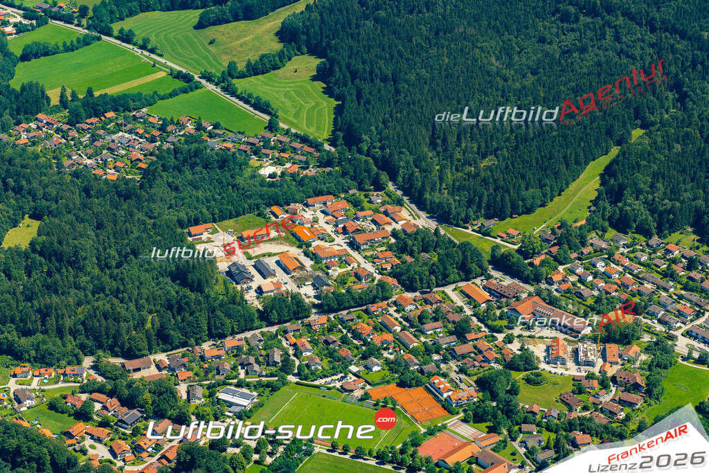 Das Luftbild der Stadt Bad Heilbrunn wurde 2022 vom Flugzeug heraus erstellt (keine Drohnen-Aufnahmen) Aufnahmehöhe ca.450 Meter- hohe Bildauflösung und Druck-Qualität. Garantiert!