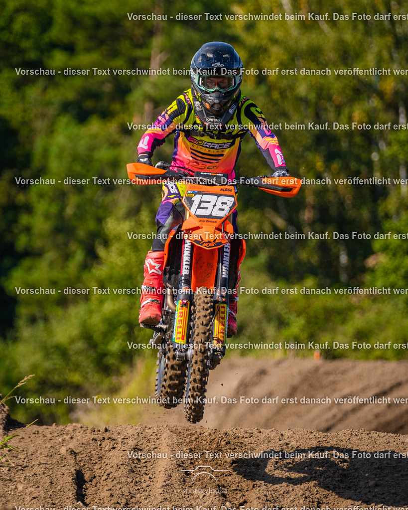 09_21_LM_Schenkenhorst-0926 | Sportfotografin aus Berlin-Brandenburg mit Fokus auf Motocross. Ich halte deine sportliche Leistung und echte Emotionen auf und neben der Strecke professionell fest. Entdecke die Fotos von deinem Rennen und bestelle sie direkt hier im Shop.