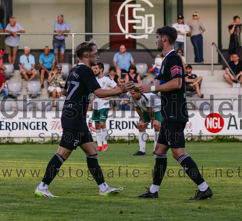 2023-08-18_055_FC_Schwaig_gegen_TSV_Kastl | Oberding, Deutschland, 18.08.2023:
Fußball, Landesliga Südost 2023 / 2024, 7. Spieltag, FC Schwaig gegen TSV Kastl, Endergebnis: 2:2

Jubel nach dem 0:1 durch Sebastian Spinner (TSV Kastl, #10)
Manuel Kellermann (TSV Kastl, #27), Raphael Kamhuber (TSV Kastl, #5)

Foto: Christian Riedel / fotografie-riedel.net