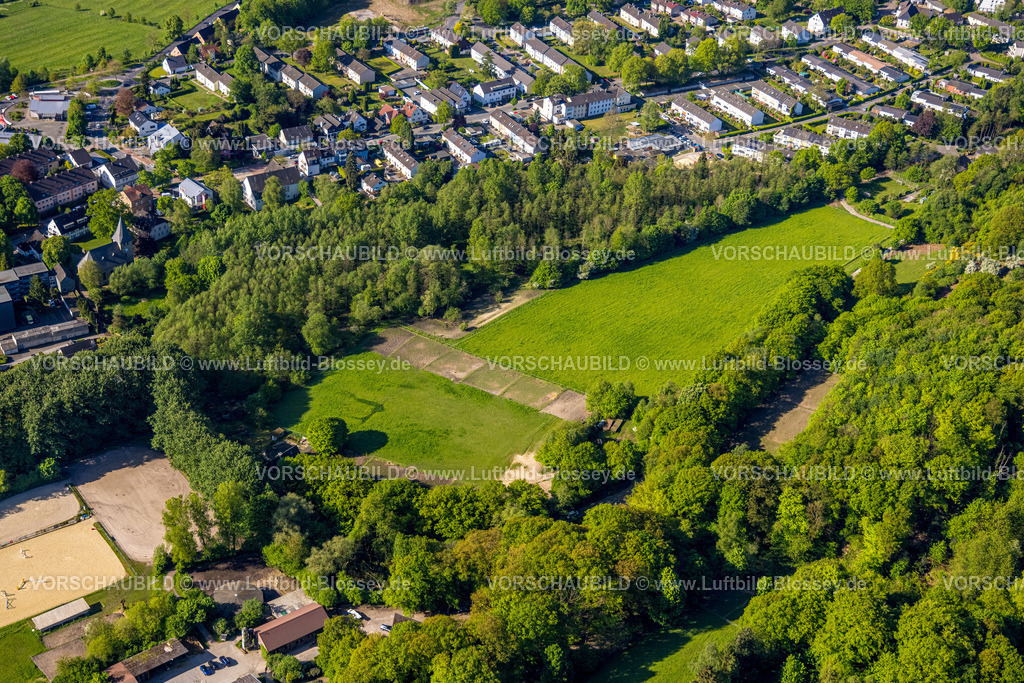 Herdecke240503028 | Luftbild, Wiesenfläche Am Piepensack mit Baumumrandung, Wohngebiet Kirchender Dorfweg, Westende, Herdecke, Ruhrgebiet, Nordrhein-Westfalen, Deutschland