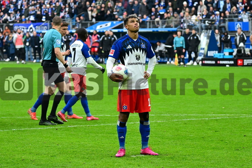 KBS Picture_HSV-Wolfsburg_048 | Koenigsdoerffer Ransford-Yeboah (HSV) vor dem Elfmeter ,Sportplatz :  Volksparkstadion, - Realisiert mit Pictrs.com
