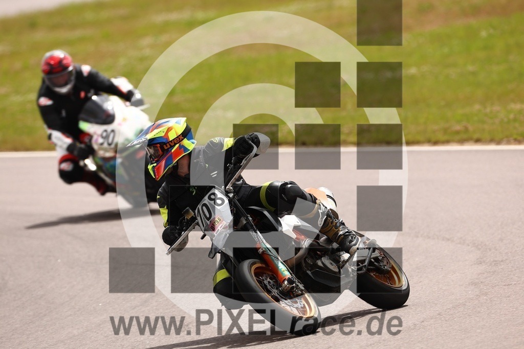 0108-20240629_01527 | Schöne Erinnerungen an spannende Momente - das festzuhalten ist unser Job. PIXELrace.de ist seit 2003 auf den Rennstrecken Europas unterwegs um die Action draußen beim Fahren und die wunderbare Stimmung imm Fahrerlager für euch einzufangen.