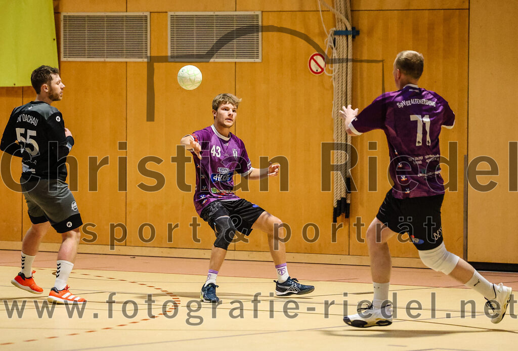 2024-03-23_015_SpVgg_Altenerding_II_gegen_ASV_Dachau_III | Erding, Deutschland, 23.03.2024:
Handball, Bezirksklasse Männer Staffel Süd West 2023 / 2024, 14. Spieltag, SpVgg Altenerding II gegen ASV Dachau III, Endergebnis: 24:32

Sebastian Gith (ASV Dachau, #55), Luca Niklas Hoehl (SpVgg Altenerding, #43), Tristan Gerhardt (SpVgg Altenerding, #71)

Foto: Christian Riedel / fotografie-riedel.net