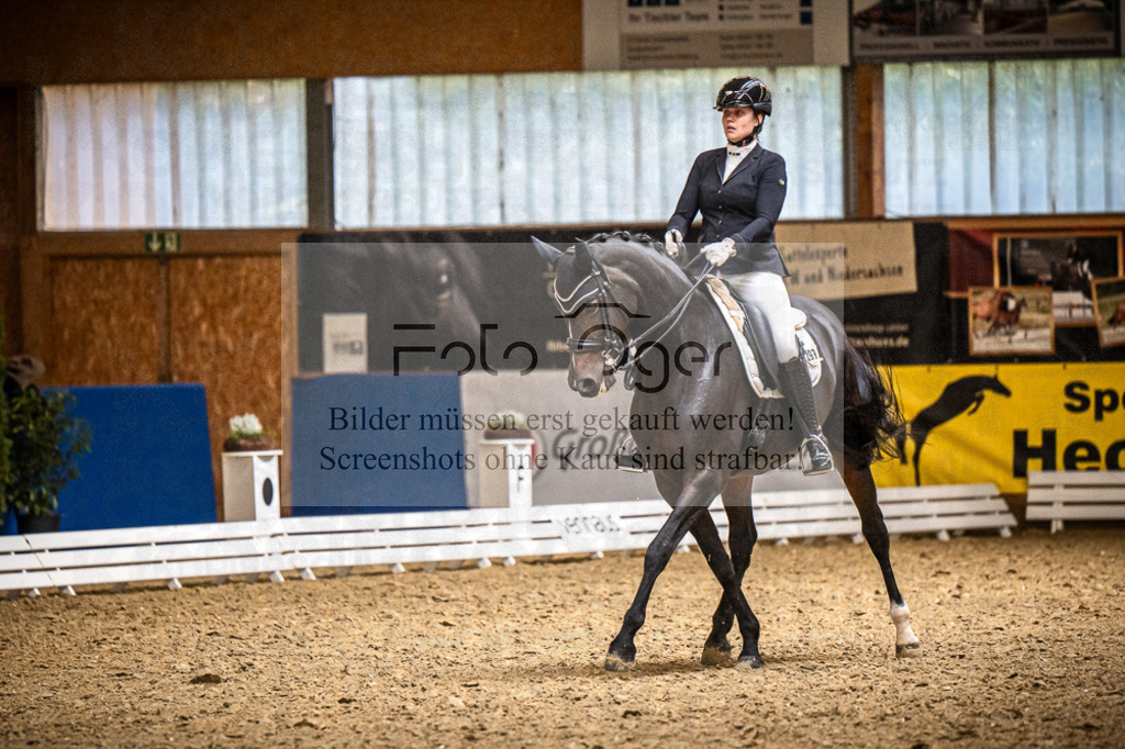 DOS_3317 | Entdecke hochwertige Reitturnierfotos von Foto Oger. Professionell, emotional und authentisch – jetzt Lieblingsmomente im Shop bestellen.Deutschlandweite Turnierfotografie. - Realisiert mit Pictrs.com