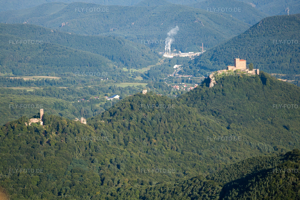 Luftbild: Burg Trifels im Ortsteil Bindersbach in Annweiler im Bundesland Rheinland-Pfalz in Deutschland. Foto: IMG_30938.jpg vom 07.08.2010 durch Werner Riehm/FLY-FOTO.de