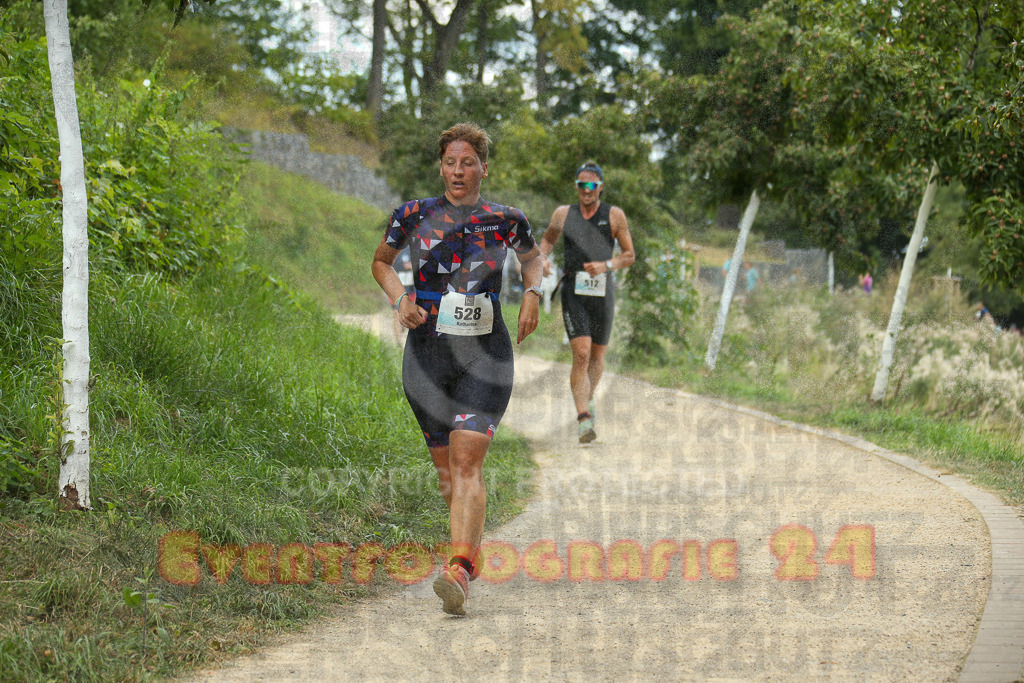 250824_1422_EX1_5999 | Sportfotografie im Rhein-Sieg Kreis, Köln, Bonn, NRW, Rheinland Pfalz, Hessen, etc. Unser Tätigkeitsfeld umfasst den Laufsport vom Volkslauf über den Marathon, Duathlon, Triathon bis zum Ultralauf wie Kölnpfad Ultra oder Schindertrail.