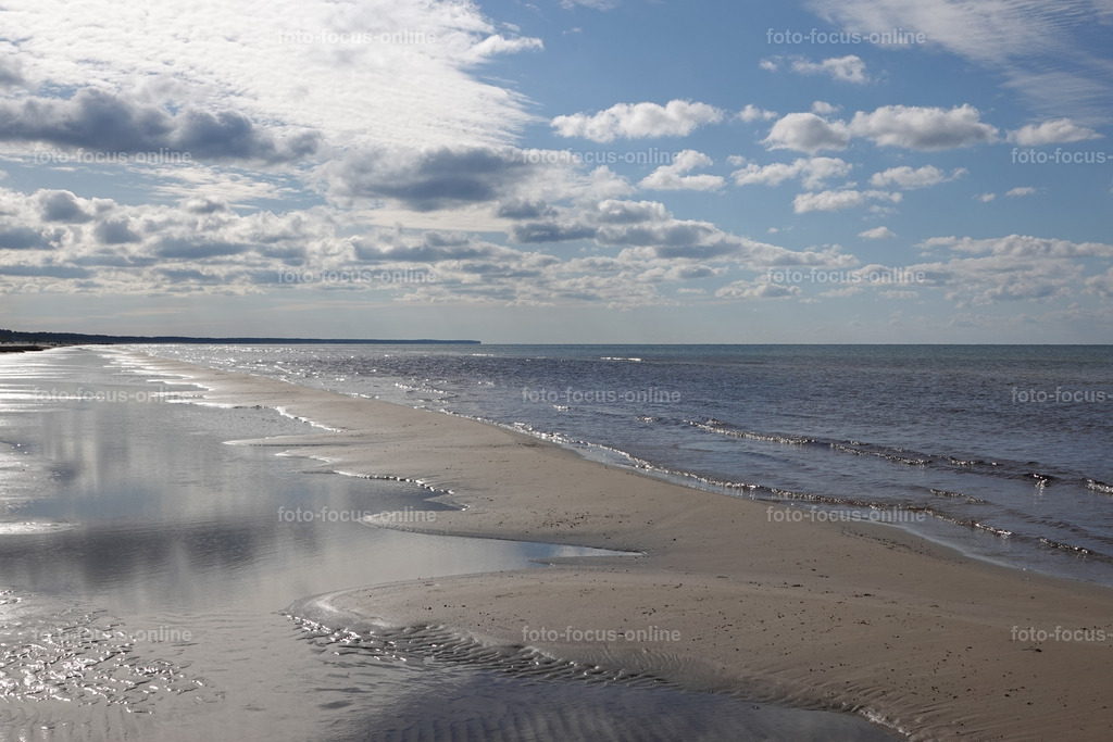 Beach attracts with unusually white and fine sand | foto-focus-online