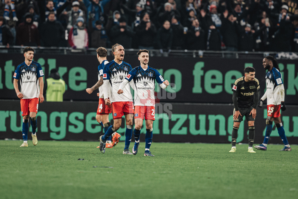 Fußball | Männer | Saison 2025/2026 | 1. Fußball-Bundesliga | 22. Spieltag | Hamburger SV vs. 1. FC Union Berlin | 14.02.2026 | Jubel nach dem Abpfiff, v.l. Yussuf Poulsen (#15, HSV) und Fabio Daniel Ferreira Vieira (#20, HSV)