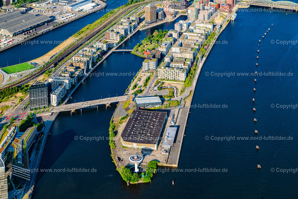 Hamburg_Baakenhafen_Hafencity_ELS_8077160625 | HAMBURG 16.06.2025 Baugrundstück für die neue Hamburger Oper und das Brückenbauwerk entlang " Baakenhafen Brücke " in Hamburg, Deutschland. Weiterführende Informationen bei: Bezirksamt Hamburg-Mitte, Fachamt Stadt- und Landschaftsplanung,  Kühne + Nagel (AG & Co.) KG,  Kühne Bauausführung. // Building plot for the new Hamburg Opera and the bridge structure along "Baakenhafen Bridge" in Hamburg, Germany. Further information at: Bezirksamt Hamburg-Mitte, Fachamt Stadt- und Landschaftsplanung,  Kuehne + Nagel (AG & Co.) KG,  Kuehne Bauausfuehrung. Foto: Martin Elsen