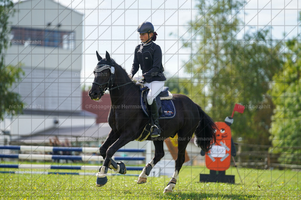 20230917-FAH09311 | Landsberg am Lech, 2023, Kaufbeuren, Kempten, Allgäu, Turnierfotografen Bayern, Fotoagentur Herrmann, Turnierbilder, Reitsport Fotos, Pferdefotograf, Augsburg, Bad Tölz, Dachau, Karlsfeld, Memmingen, Buchloe, Schwabmünchen