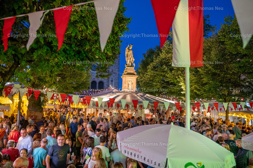 DSC_7113 | bbe, Bensheim, Winzerfest, Tag der Jugend,,Winzerdorf mit Marktbrunnen, Weingut der Stadt Bensheim, Sanktr Georg, , Bild: Thomas Neu