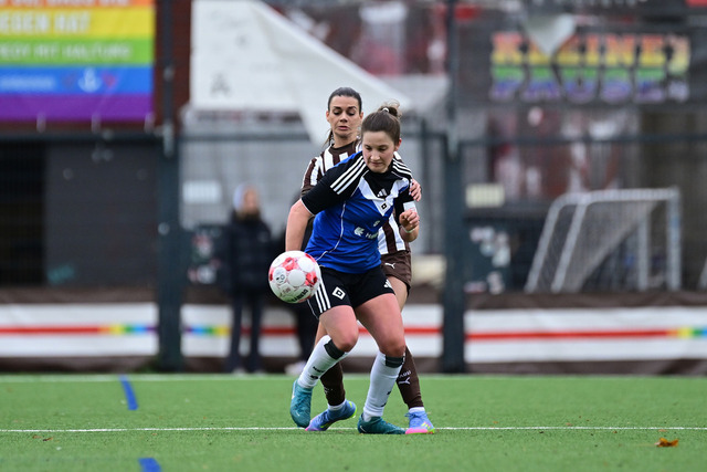 Fußball I Frauen I Saison 2025-2026 I Regionalliga Nord I 10. Spieltag I FC St. Pauli - Hamburger SV U20 I 12915 | Der Sportfotograf. - Realisiert mit Pictrs.com