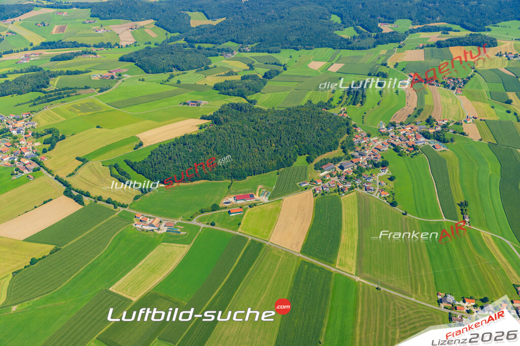 Vorderbuchberg Neukirchen beim Heiligen Blut Bild- Das Luftbild wurde 2025 vom UL-Flugzeug heraus erstellt ( keine Drohne ) - Hochauflösende Luftaufnahme -Nicht vergleichbar mit Google Maps oder Satelittenbilder- Die Geschenkidee !Mit Lizenz und Bildrechte bestellbar