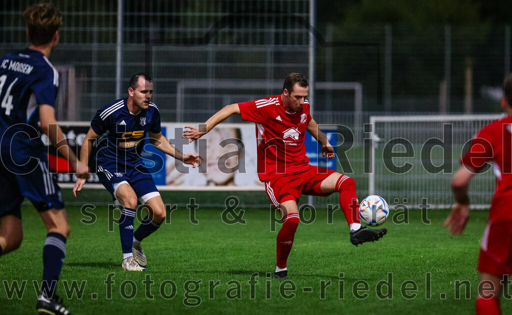 2023-08-22_057_FC_Finsing_gegen_SC_Moosen-Vils | Finsing, Deutschland, 22.08.2023:
Fußball, Kreisliga 2023 / 2024, 5. Spieltag, FC Finsing gegen SC Moosen/Vils, Endergebnis: 5:0

Michael Willmes (SC Moosen/Vils, #15), Andre Huber (FC Finsing, #9)

Foto: Christian Riedel / fotografie-riedel.net
