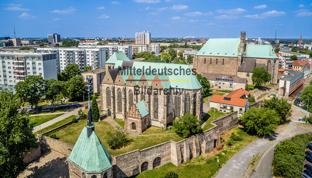 Magdeburg Kirchen am Petriförder-0023 | Kirchenensemble am Walloner Berg mit Magdaelenkapelle - Realisiert mit Pictrs.com