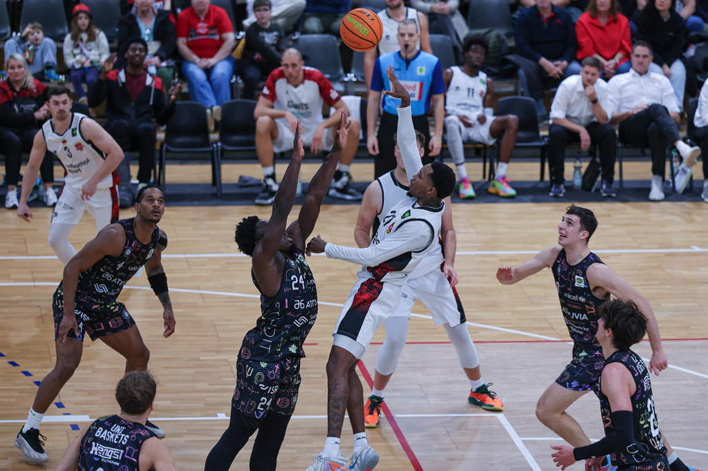 Pro A BAYER GIANTS vs Uni Baskets Münster-72 | Fotos von Basketballspielen aus dem Raum NRW fotografiert von Gero Mueller-Laschet und Daniel Schaefer - Realisiert mit Pictrs.com