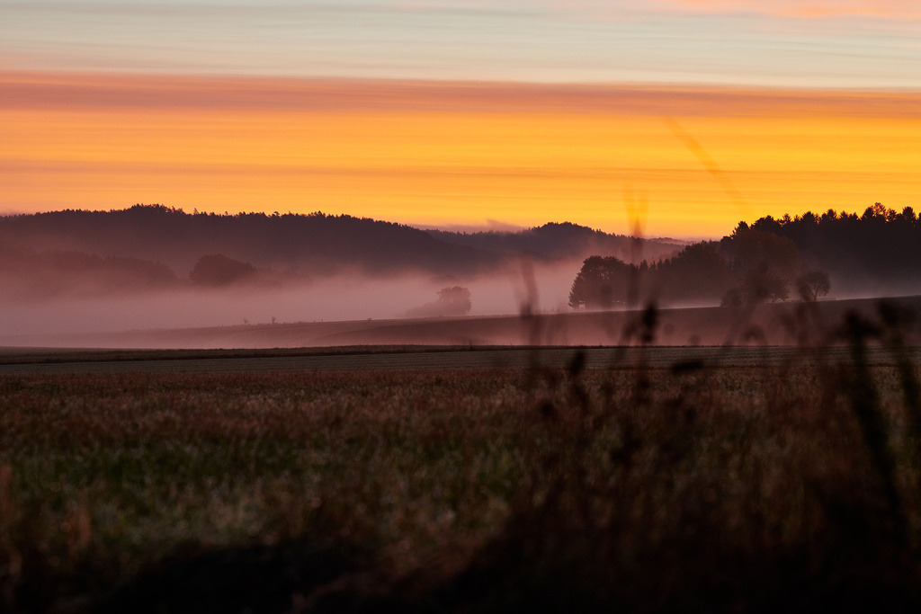 CS-201025-1923-1 | Sonnenaufgang im Nebel in der Fränkischen Schweiz