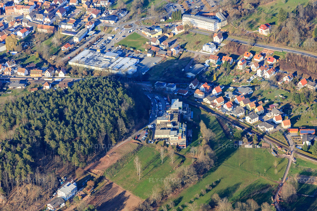 Luftbild: PFALZBLICK WALD SPA RESORT in Dahn im Bundesland Rheinland-Pfalz in Deutschland. Foto: IMG_086763.jpg vom 26.03.2016 durch Werner Riehm/FLY-FOTO.deIhr Hotel im Dahner Felsenland: Pfalzblick Wald Spa Resort