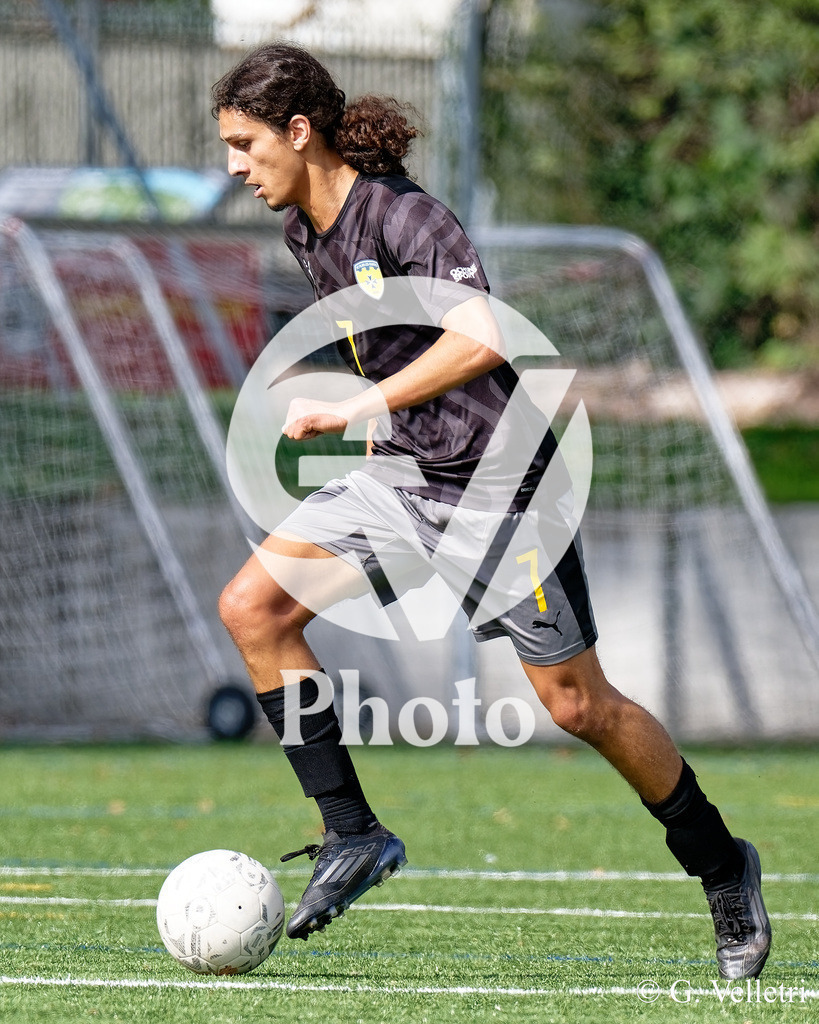 Youth League A - CS Italien - FC Plan-les-Ouates | Amine Ben Hassen (7 FC Plan-les-Ouates) durant le match de Youth League A entre CS Italien et FC Plan-les-Ouates au Stade du Bois-de-la-Bâtie à Petit-Lancy, Suisse