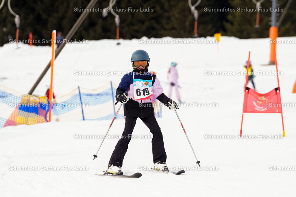 SRF_02.01.2026_1083 | Skirennfotos,Serfaus,Fiss,Ladis,Kinderskirennen,Winter,Tirol,Oberland,skirace,SFL,feelfree,weil wir's genießen,ski,Ski,skifahren,Sonnenplateau, - Realisiert mit Pictrs.com