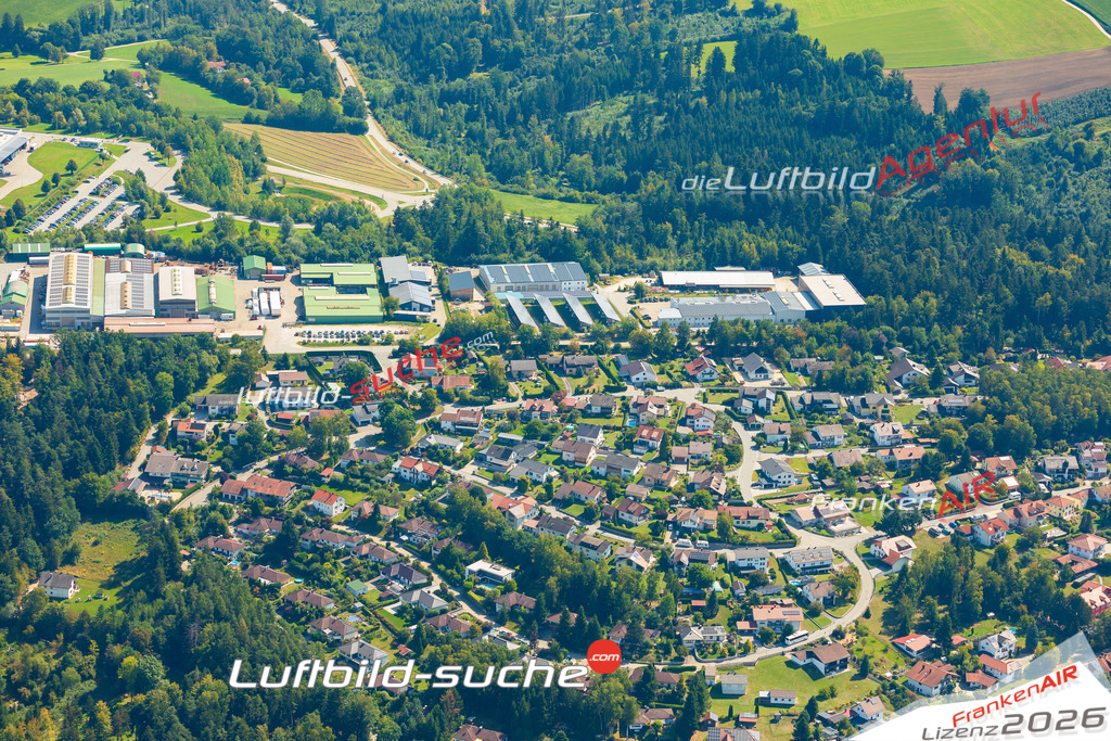 Luftaufnahme  Zwecking  Thyrnau Das Luftbild wurde 2025 vom UL-Flugzeug heraus erstellt ( keine Drohne ) - Hochauflösende Luftaufnahme -Nicht vergleichbar mit Google Maps oder Satelittenbilder- Die Geschenkidee !Mit Lizenz und Bildrechte bestellbar