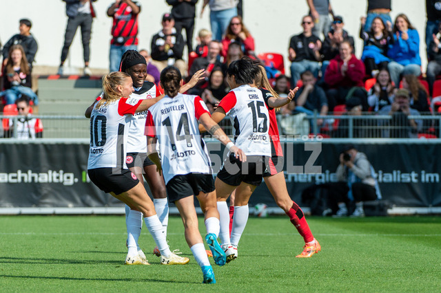 20240915NSZ_6069 | Jubel bei Frankfurt über den AusgleichDEU, Leverkusen, 15.09.2024 Fußball, Google Pixel Frauen-Bundesliga, Saison 2024/2025, Bayer 04 Leverkusen - Eintracht Frankfurt - Realisiert mit Pictrs.com