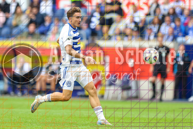 MSV Duisburg vs VfB Stuttgart II - 3. Liga | Duisburg, Deutschland, 02.08.25:   Patrick Sussek (MSV Duisburg) in Aktion am Ball, Einzelaktion waehrend des Spiels der 3. Liga MSV Duisburg vs VfB Stuttgart II in der schauinsland-reisen-arena(Foto von Brauer-Fotoagentur / Adrian Schlueter)