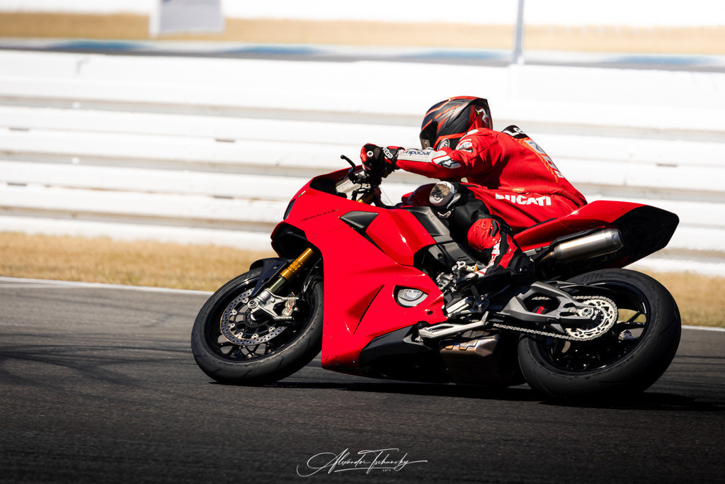 Ducati Trackday Hockenheimring 2026 | Entdecken Sie die faszinierende Welt von Alexander Tschuncky Arts: Kreative Fotografie, atemberaubende Automobilkunst und hochwertiger Bilderdruck. Lassen Sie sich inspirieren! - Realisiert mit Pictrs.com