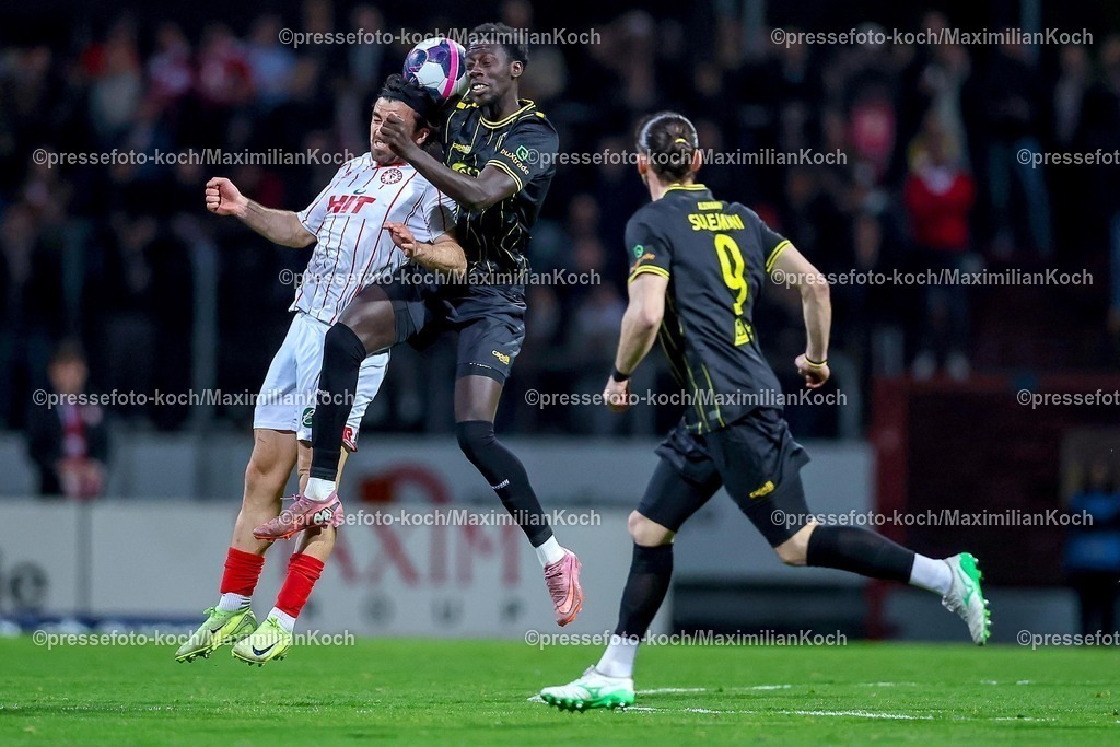 FKo26022601003 | 26.02.2026, Fußball, Landespokal Mittelrhein, SC Fortuna Köln - TSV Alemannia Aachen, Südstadion, Viertelfinale Bitburger-Pokal, Saison 2025 2026: David Kamm Al-Azzawe&nbsp; (SC Fortuna Köln #15) im Zweikampf gegen  Omar Sillah (Alemannia Aachen #42)  DFB regulations prohibit any use of photographs as image sequences and or quasi-video.