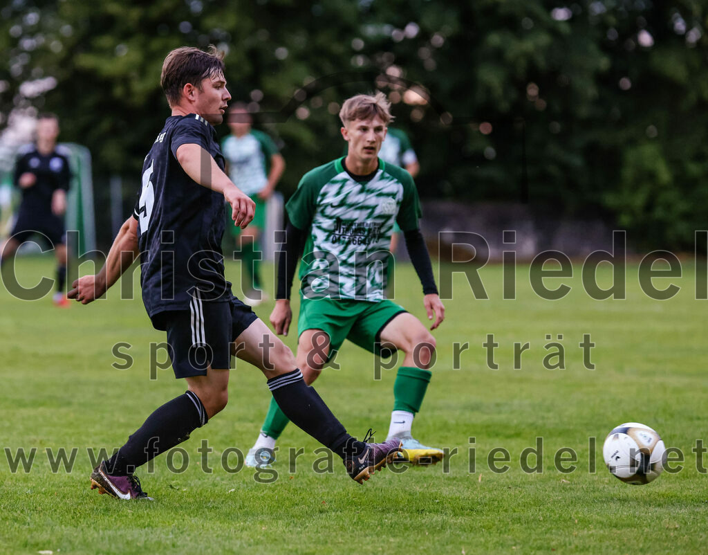 2023-07-25_073_SpVgg_Neuching_gegen_FC_Finsing | Neuching, Deutschland, 25.07.2023:
Fußball, A-Klasse 2023 / 2024, Toto Pokal, SpVgg Neuching gegen FC Finsing, Endergebnis: 2:4

Leonhard Hölzl (FC Finsing, #5), Sven Wagner (SpVgg Neuching, #7)

Foto: Christian Riedel / fotografie-riedel.net