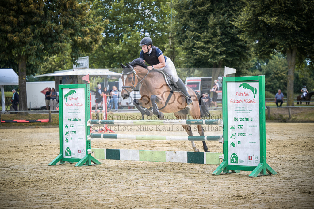 DOS_9039 | Entdecke hochwertige Reitturnierfotos von Foto Oger. Professionell, emotional und authentisch – jetzt Lieblingsmomente im Shop bestellen.Deutschlandweite Turnierfotografie. - Realisiert mit Pictrs.com
