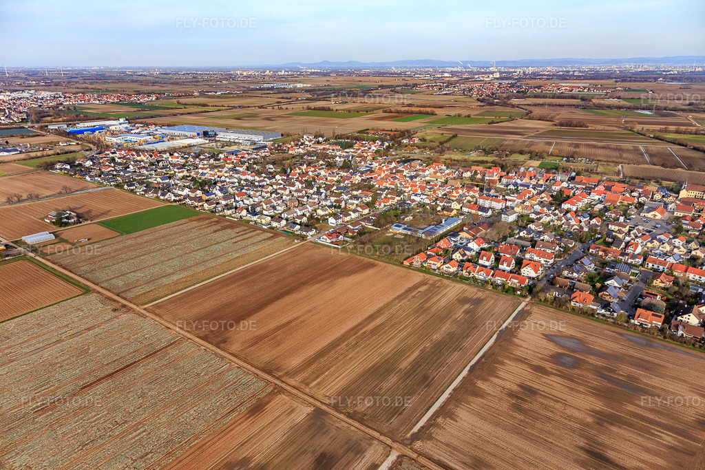 Luftbild: Ortsansicht aus Südwesten in Fußgönheim im Bundesland Rheinland-Pfalz in Deutschland. Foto: IMG_130430.jpg vom 12.02.2022 durch Werner Riehm/FLY-FOTO.de