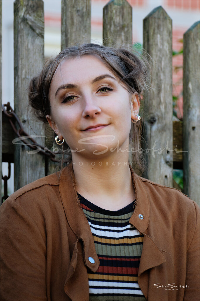 "Lea" | People- und Tierfotografie, Imageaufnahmen, Veranstaltungsfotografie und Wandbilder aus der Natur ★ Made in Germany ✔️ Druck + Downloads ✔️ Naturfotografie in Top Qualität ★ schneller Versand, weltweite Lieferung! - Realisiert mit Pictrs.com